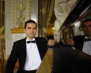 El Festival Juvenil de Piano es una iniciativa que ofrece oportunidades de crecimiento artístico a jóvenes pianistas.