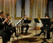 La agrupación conformada por Delberth Castellón en el oboe,  Jonathan Mena en la flauta traversa,  Mariana Matamoros  en el clarinete,  Esteban Jiménez  en el corno francés y Rick Barrantes en el fagot