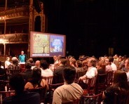 Encuentro con el sector del teatro del 24 de febrero en la Sala Principal del Teatro Nacional 