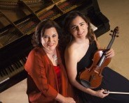 Pilar Aguilar y a Grace Marín en un recital de violín y piano con obras españolas y de América Latina