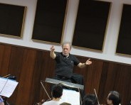 La conducción estará a cargo del maestro John Nelson, Director invitado principal de la OSN e internacionalmente reconocido por dirigir obras de Bach.