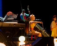 Elena y la Orquesta Lunar en Teatro al Mediodía