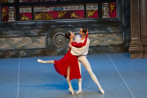 El Russian Classical Ballet que viaja con 35 bailarines y bailarinas y tendrá lugar los días  21 y 22 de marzo  en el Teatro Nacional