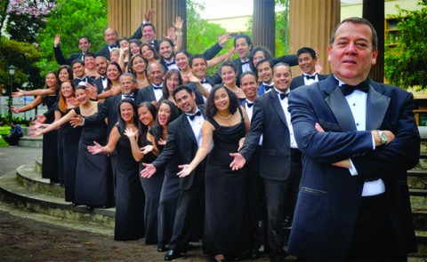 El Café Chorale es dirigido por el maestro David Ramírez y será acompañado por el pianista  Josué Ramírez.