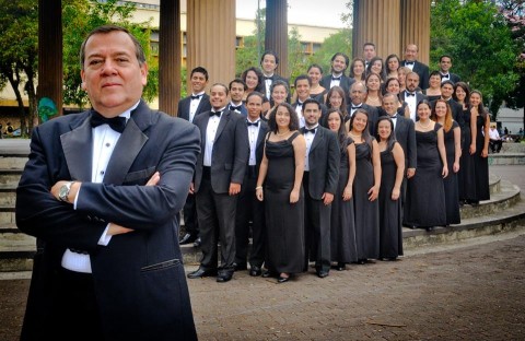 El Café Chorale fue fundado en 1994 por el maestro David Ramírez.