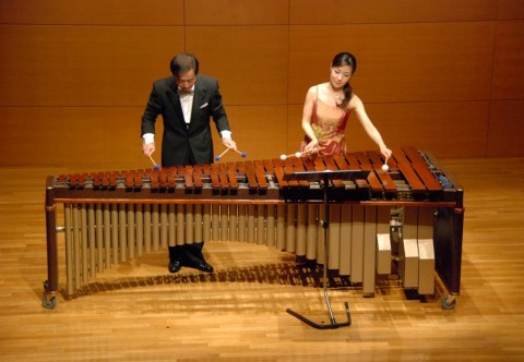 El Dúo de Marimbas Wings conformado por Takayoshi Yoshioka y Reiko Shiohama