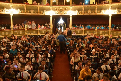 Niñas y niños de distintas escuelas del país  han sido convocados como invitados de honor para que disfruten de una actividad diferente y emocionante. 