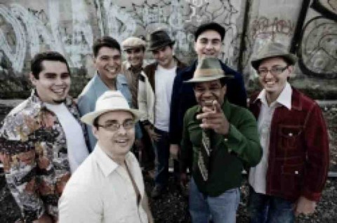 En esta ocasión interpretarán un repertorio compuesto por temas de Rubén Blades, Walter Flores, Alfredo Poveda, Joan Manuel Serrat, Mario Solano, Felipe Fournier entre otros. 