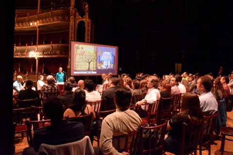 Encuentro con el sector del teatro del 24 de febrero en la Sala Principal del Teatro Nacional 